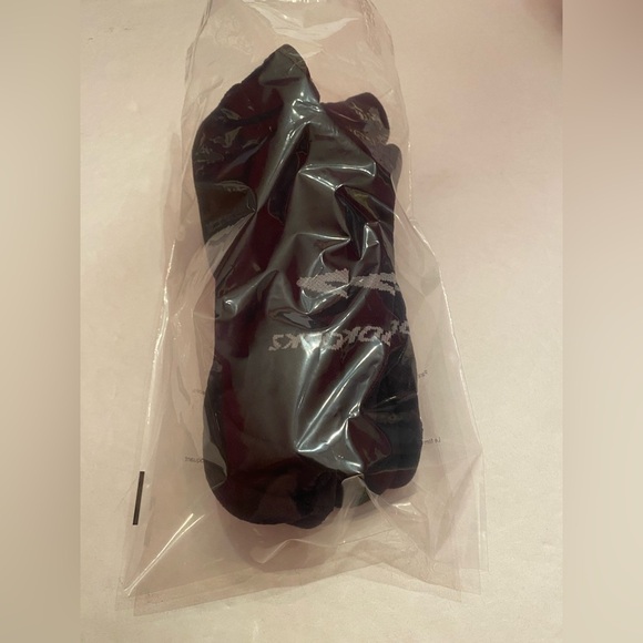 Brooks 3 Pair Run In Running Socks Unisex Black Size Medium NWOT - Picture 2 of 3